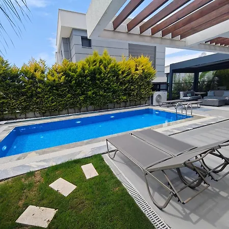 Roza Private Pool Entrance