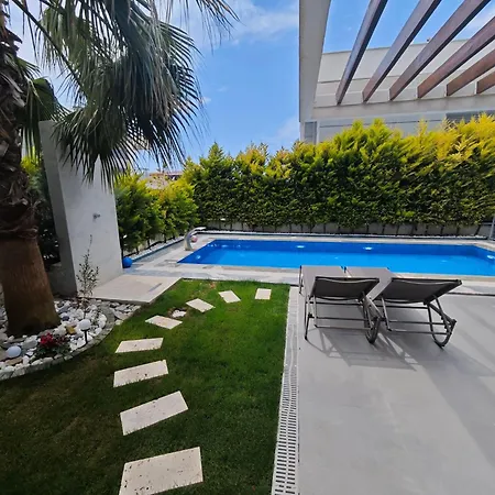 Roza Private Pool Entrance